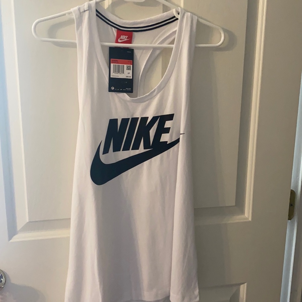 Women’s Nike white racer back tank. NWT.